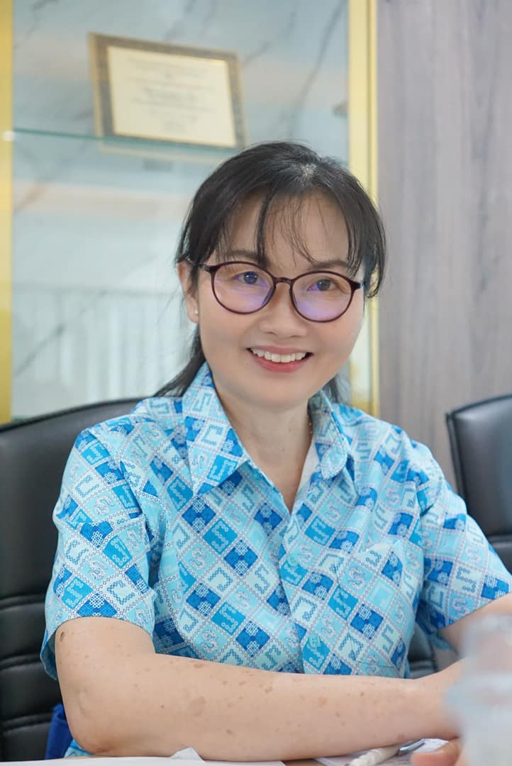 นางทัศนีย์ สถิตสมิทธ์