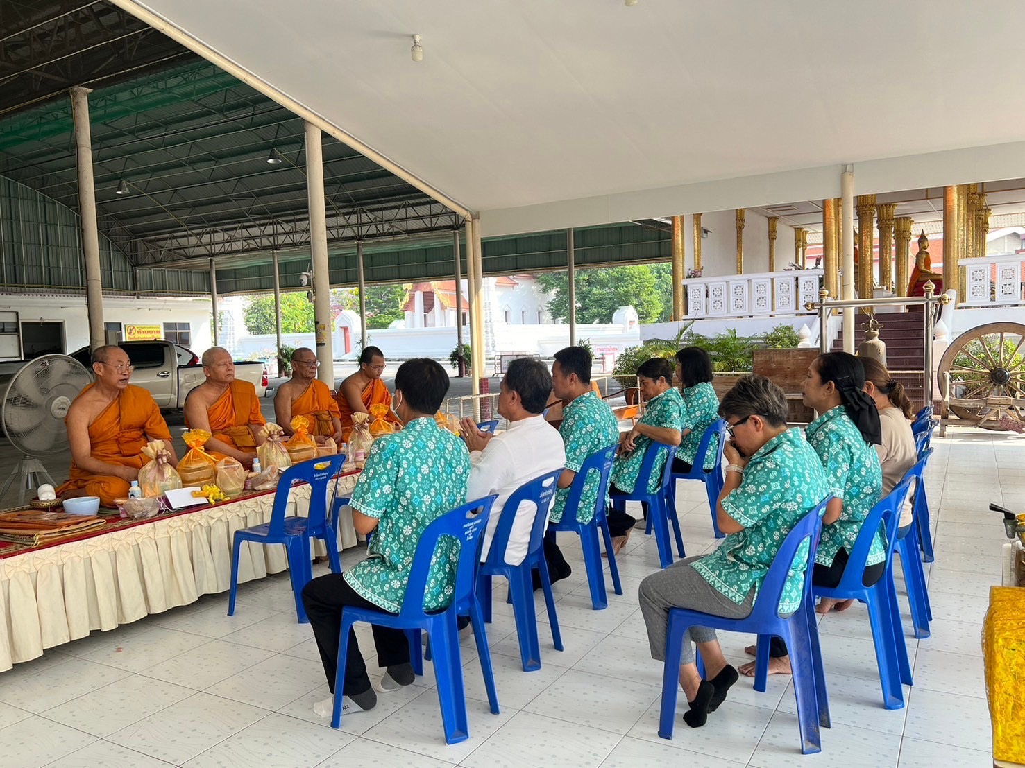 คณะกรรมการดำเนินการ
ร่วมทำบุญถวายสังฆทาน
เพื่อเป็นสิริมงคล