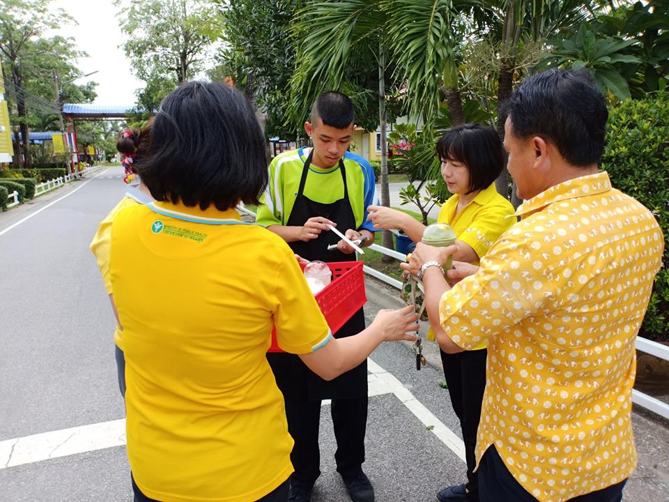 ทำกิจกรรมสาธารณประโยชน์เพื่อสังคมที่โรงเรียนฉะเชิงเทราปัญญานุกูล