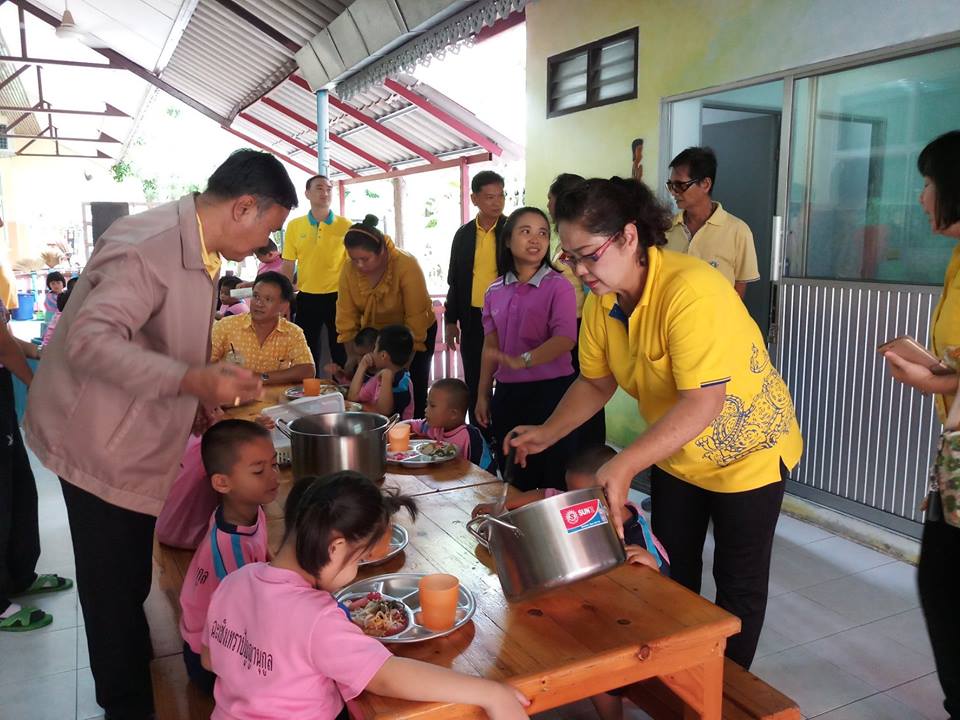 ทำกิจกรรมสาธารณประโยชน์เพื่อสังคมที่โรงเรียนฉะเชิงเทราปัญญานุกูล