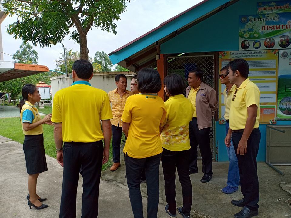 ทำกิจกรรมสาธารณประโยชน์เพื่อสังคมที่โรงเรียนฉะเชิงเทราปัญญานุกูล