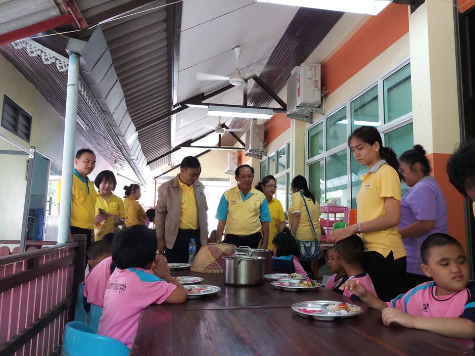 ทำกิจกรรมสาธารณประโยชน์เพื่อสังคมที่โรงเรียนฉะเชิงเทราปัญญานุกูล