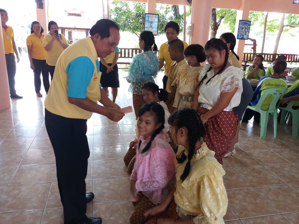 ทำกิจกรรมสาธารณประโยชน์เพื่อสังคมที่โรงเรียนฉะเชิงเทราปัญญานุกูล