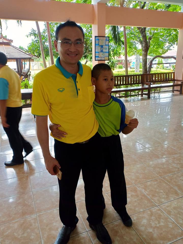 ทำกิจกรรมสาธารณประโยชน์เพื่อสังคมที่โรงเรียนฉะเชิงเทราปัญญานุกูล