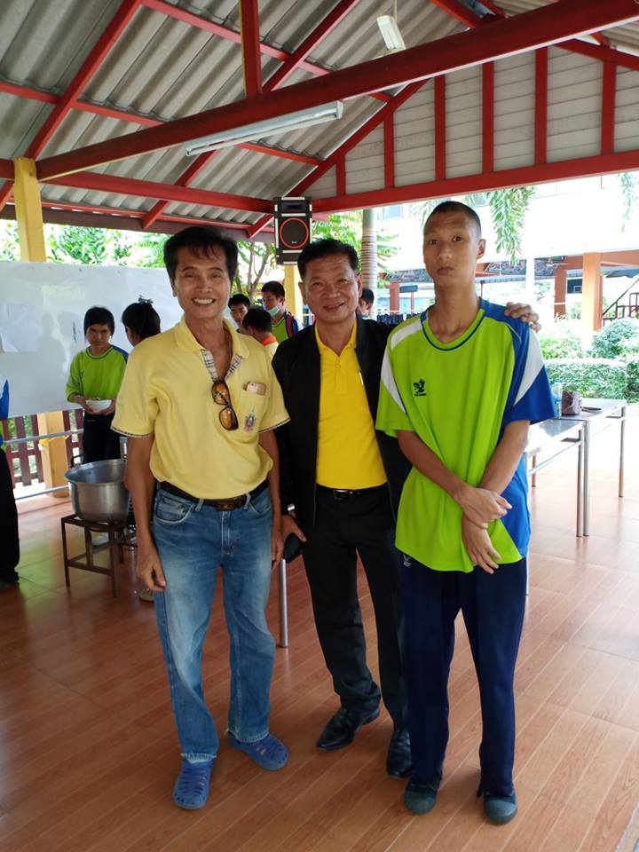 ทำกิจกรรมสาธารณประโยชน์เพื่อสังคมที่โรงเรียนฉะเชิงเทราปัญญานุกูล
