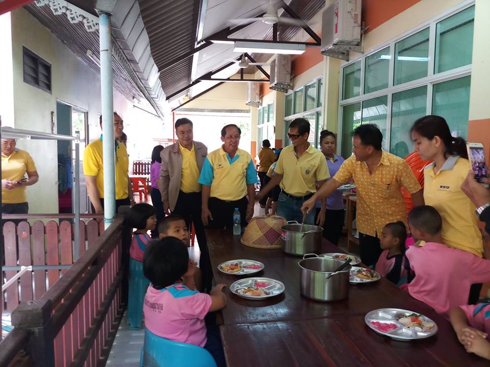 ทำกิจกรรมสาธารณประโยชน์เพื่อสังคมที่โรงเรียนฉะเชิงเทราปัญญานุกูล