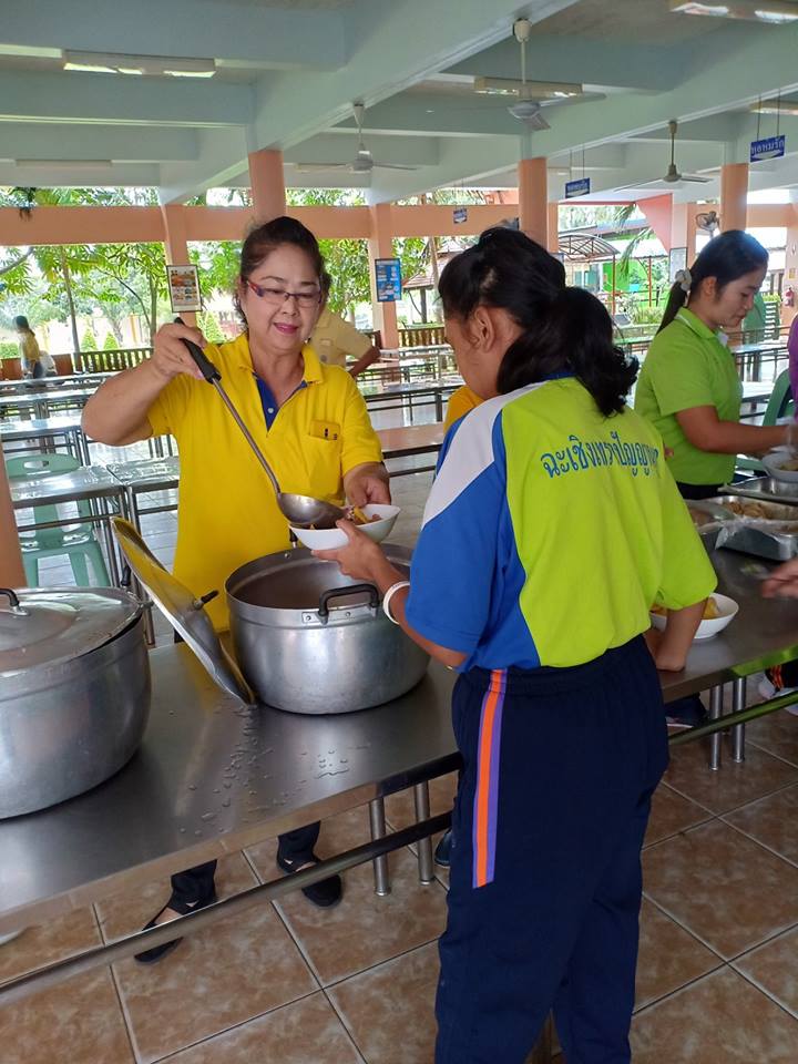 ทำกิจกรรมสาธารณประโยชน์เพื่อสังคมที่โรงเรียนฉะเชิงเทราปัญญานุกูล