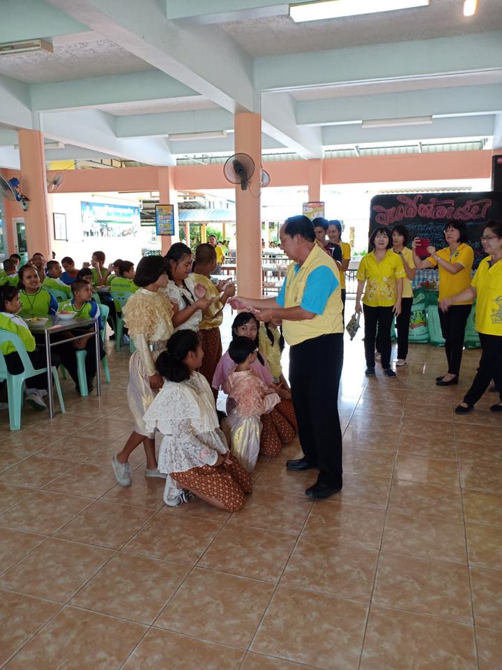 ทำกิจกรรมสาธารณประโยชน์เพื่อสังคมที่โรงเรียนฉะเชิงเทราปัญญานุกูล