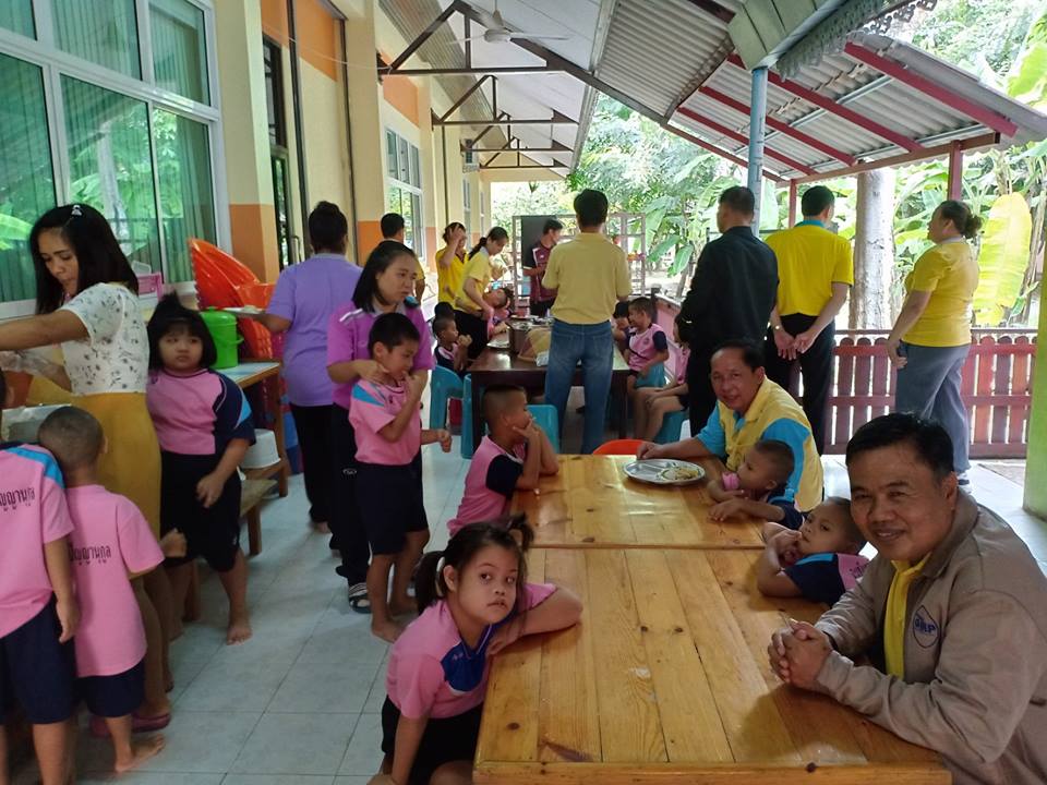 ทำกิจกรรมสาธารณประโยชน์เพื่อสังคมที่โรงเรียนฉะเชิงเทราปัญญานุกูล