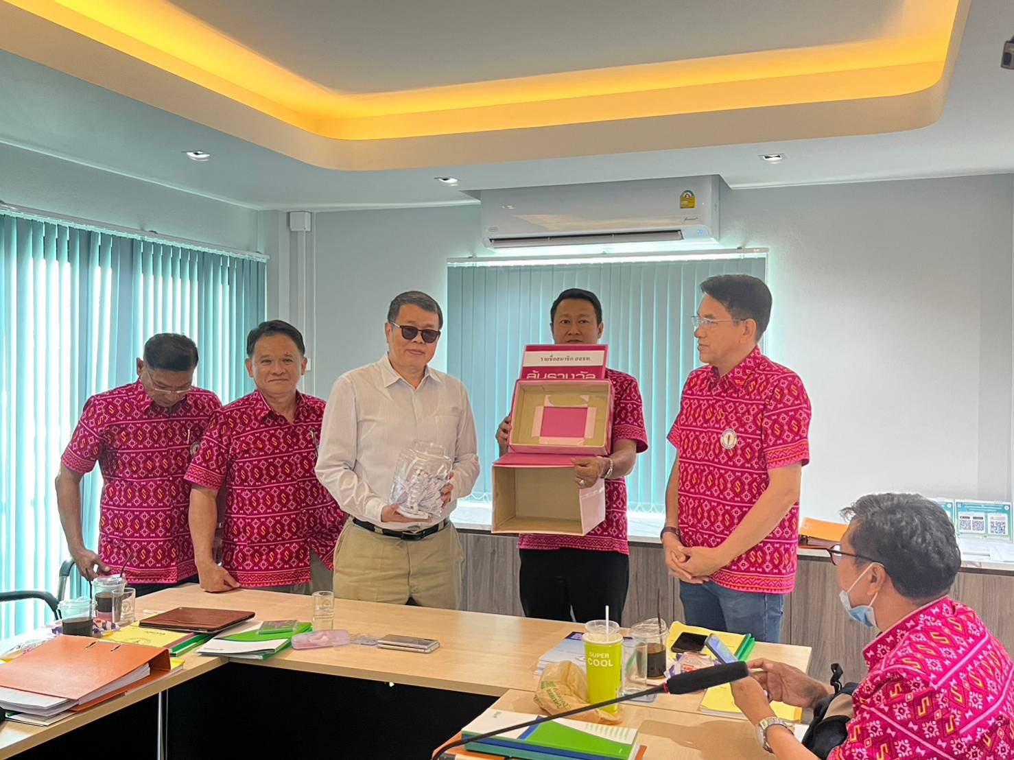 นายแพทย์-สาธารณสุขจังหวัดฉะเชิงเทรา ร่วมประชุมสหกรณ์ออมทรัพย์
และให้เกียรติจับรางวัลให้กับสมาชิกสหกรณ์ฯ