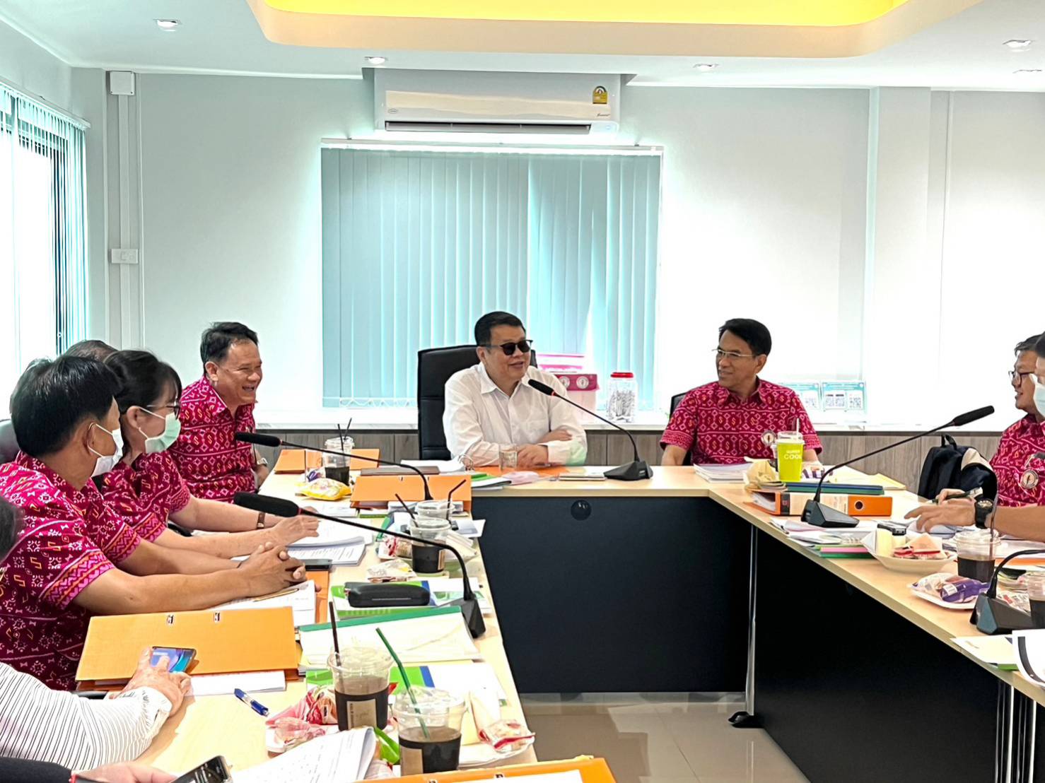 นายแพทย์-สาธารณสุขจังหวัดฉะเชิงเทรา ร่วมประชุมสหกรณ์ออมทรัพย์
และให้เกียรติจับรางวัลให้กับสมาชิกสหกรณ์ฯ