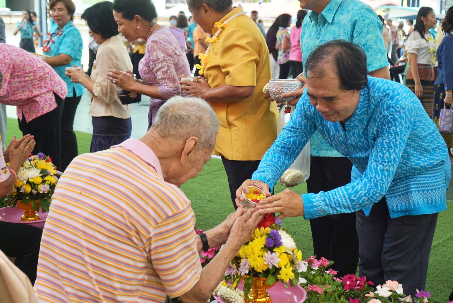 พิธีทำบุญ และรคน้ำขอพรเนื่องในเทศกาลสงกรานด์ ปี 2566