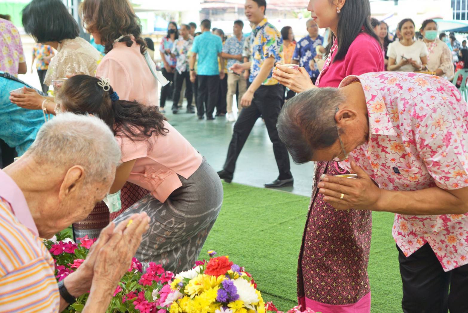 พิธีทำบุญ และรคน้ำขอพรเนื่องในเทศกาลสงกรานด์ ปี 2566