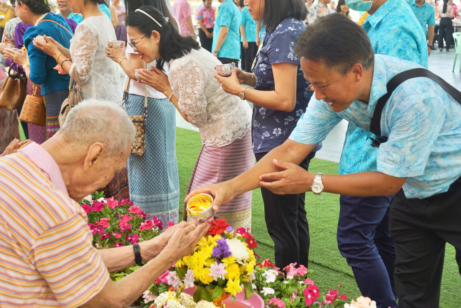 พิธีทำบุญ และรคน้ำขอพรเนื่องในเทศกาลสงกรานด์ ปี 2566
