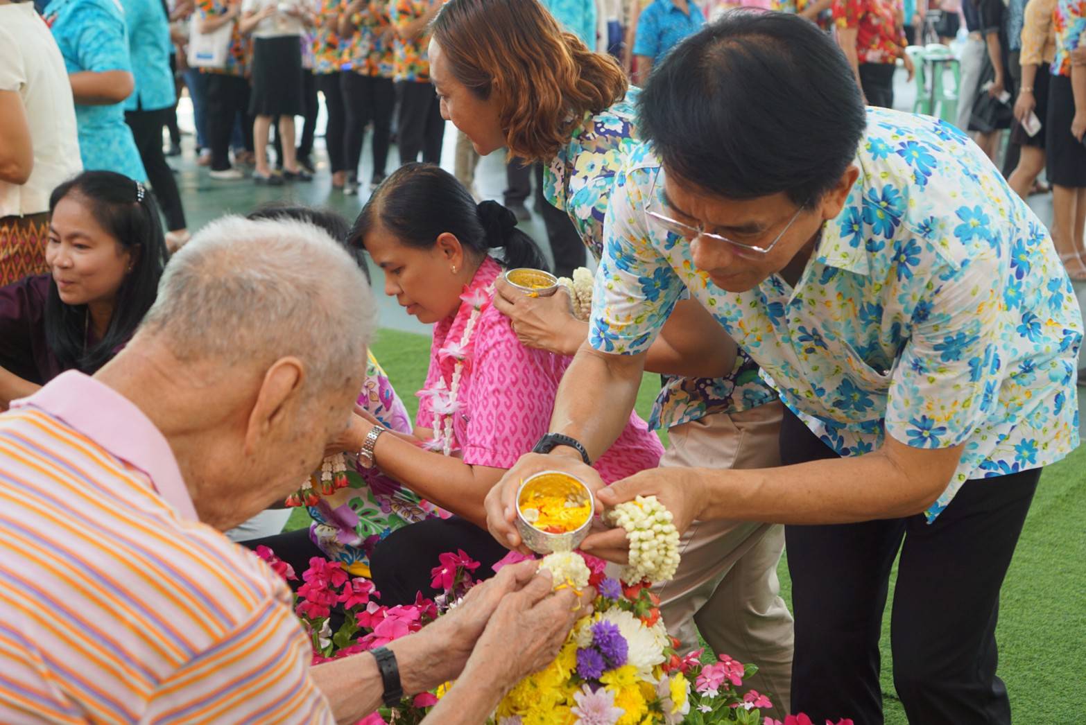 พิธีทำบุญ และรคน้ำขอพรเนื่องในเทศกาลสงกรานด์ ปี 2566