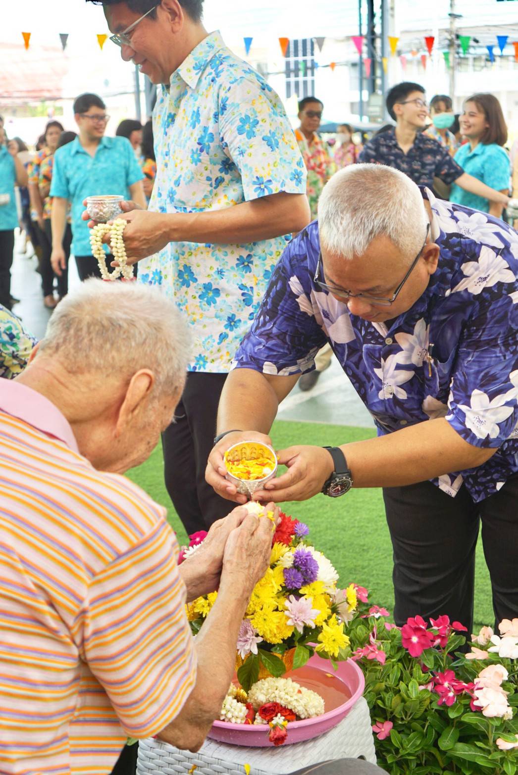 พิธีทำบุญ และรคน้ำขอพรเนื่องในเทศกาลสงกรานด์ ปี 2566
