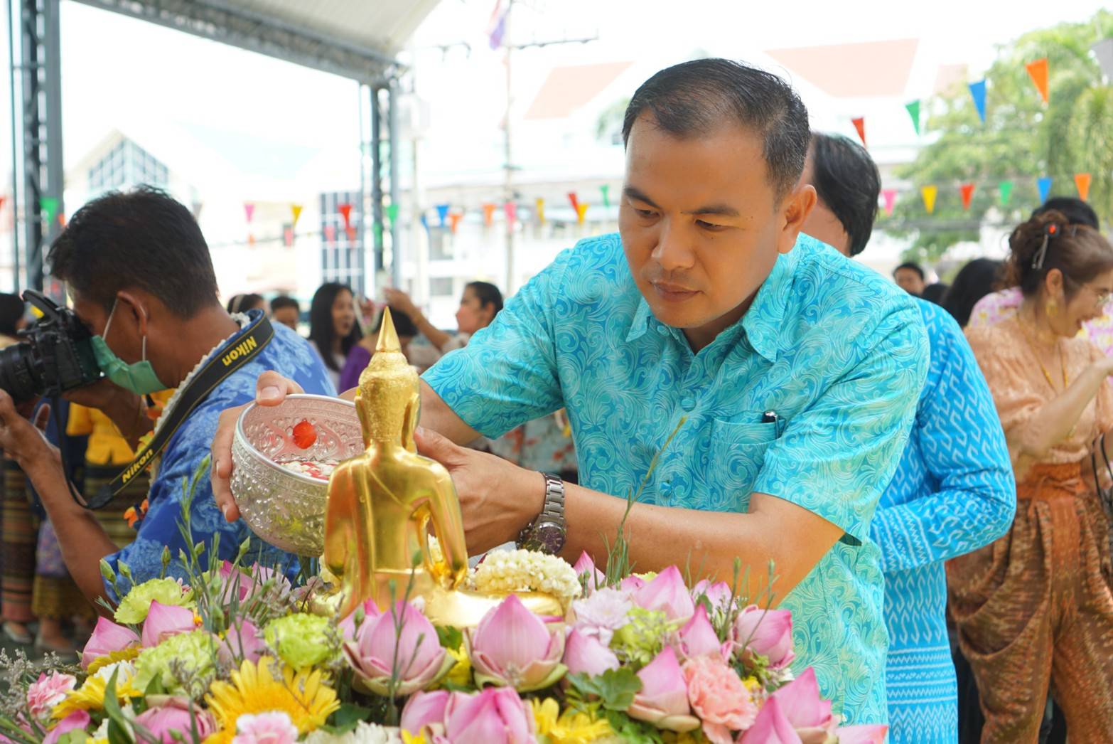 พิธีทำบุญ และรคน้ำขอพรเนื่องในเทศกาลสงกรานด์ ปี 2566