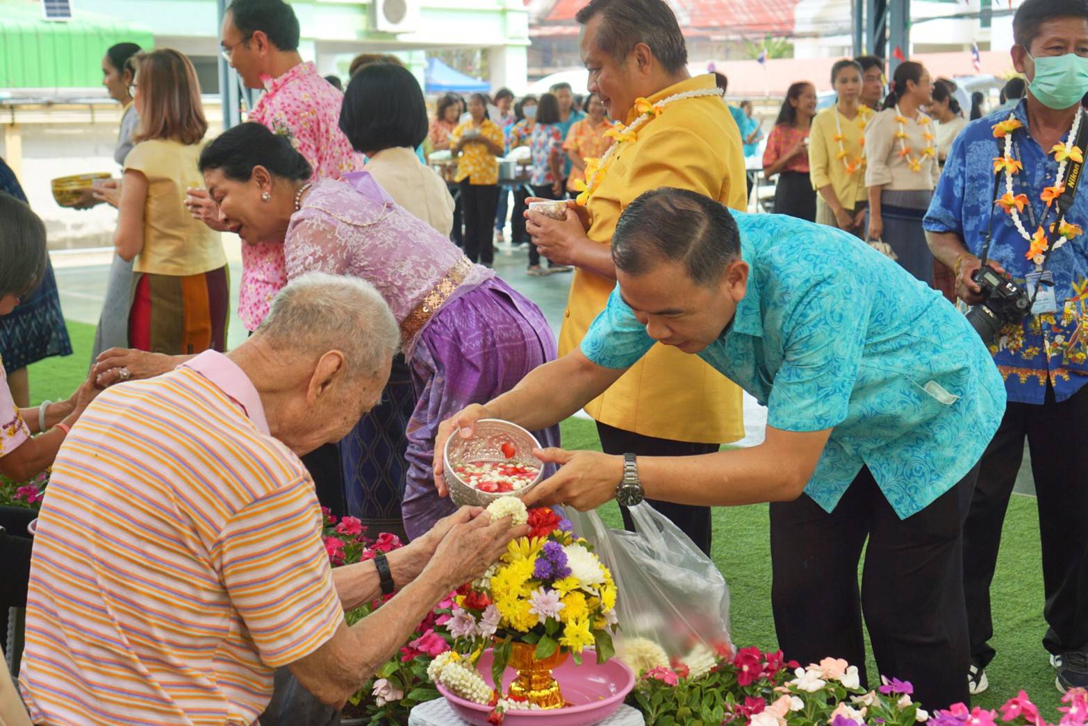 พิธีทำบุญ และรคน้ำขอพรเนื่องในเทศกาลสงกรานด์ ปี 2566