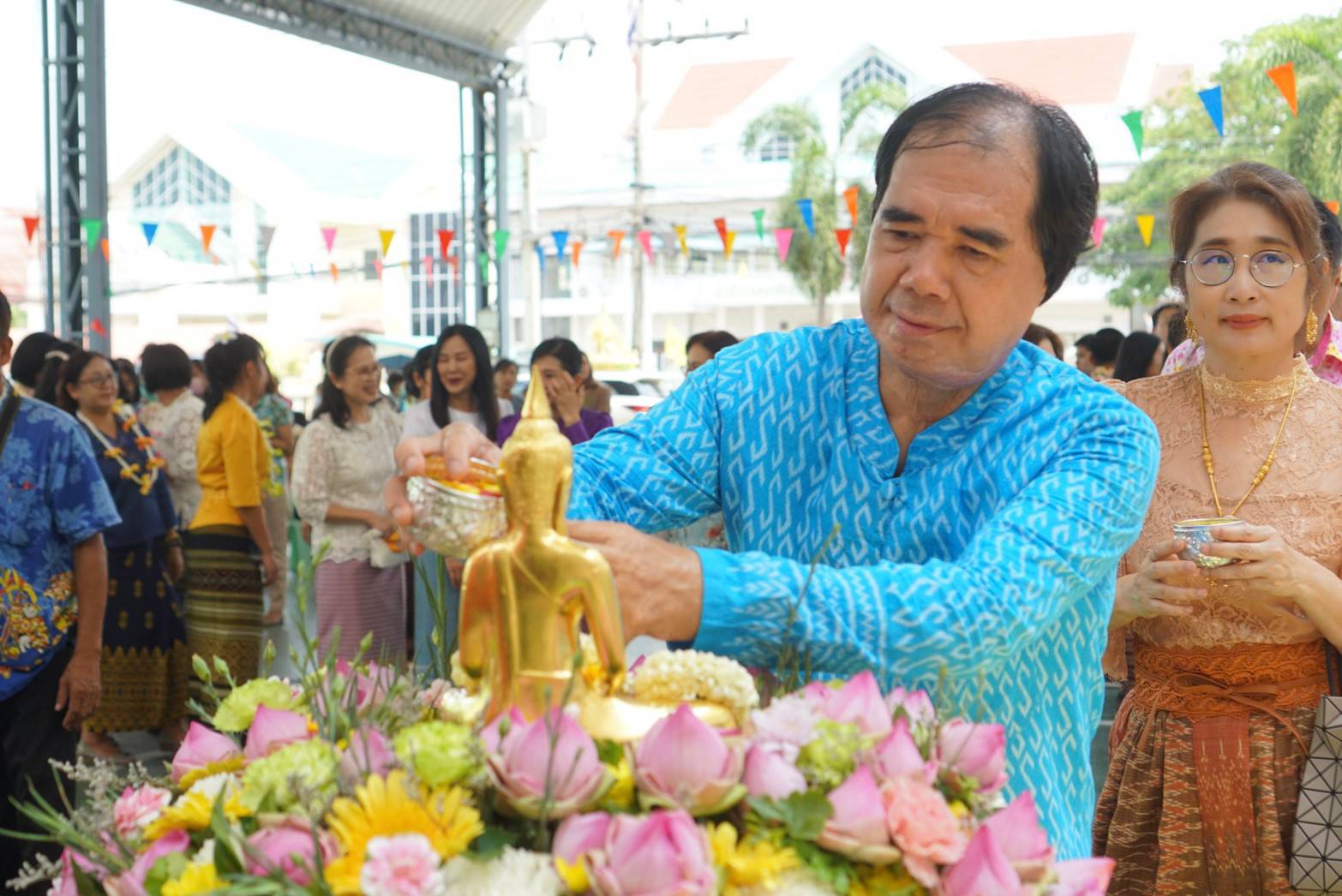 พิธีทำบุญ และรคน้ำขอพรเนื่องในเทศกาลสงกรานด์ ปี 2566