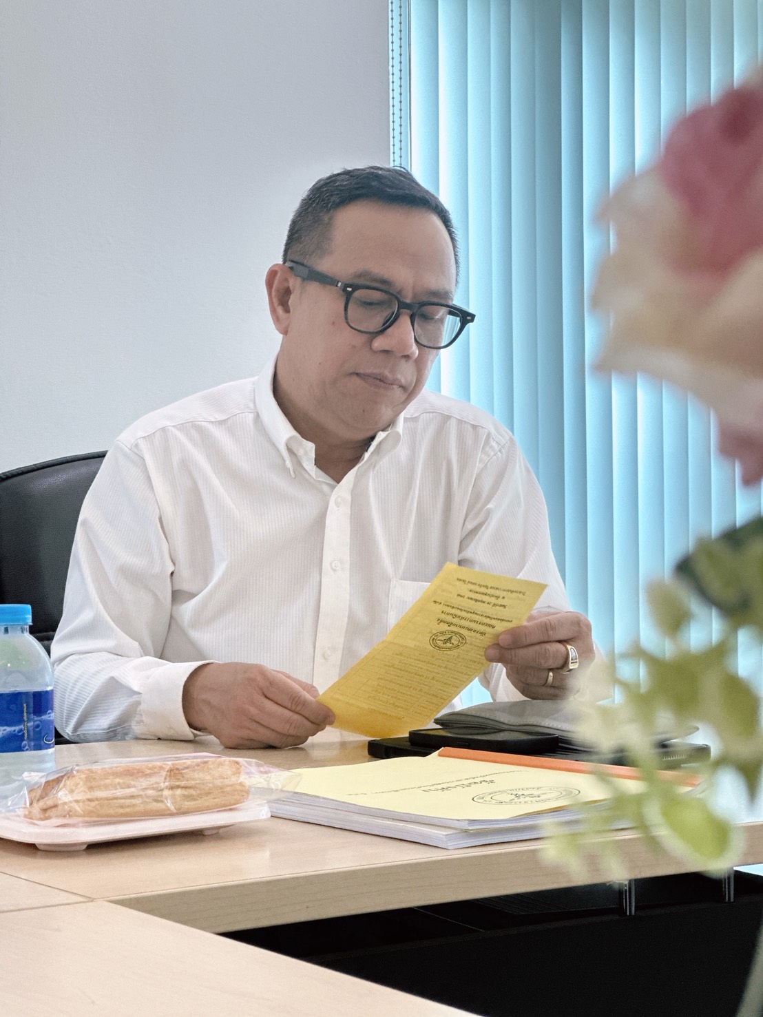 ต้อนรับเจ้าหน้าที่จากสำนักงานคณะกรรมการการเลือกตั้ง ประจำจังหวัดฉะเชิงเทรา