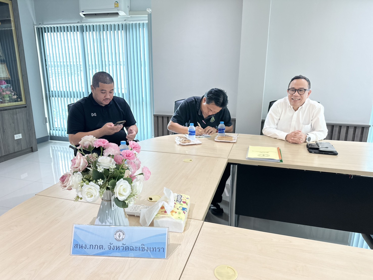 ต้อนรับเจ้าหน้าที่จากสำนักงานคณะกรรมการการเลือกตั้ง ประจำจังหวัดฉะเชิงเทรา